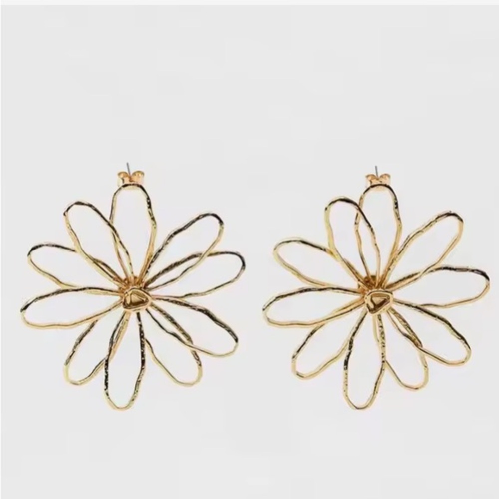 NWT. Zara Golden Engraved Flower Maxi Earrings. - Picture 4 of 7